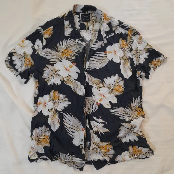 ● Denim & Flower | Button down Shirt - Picture 2 of 9